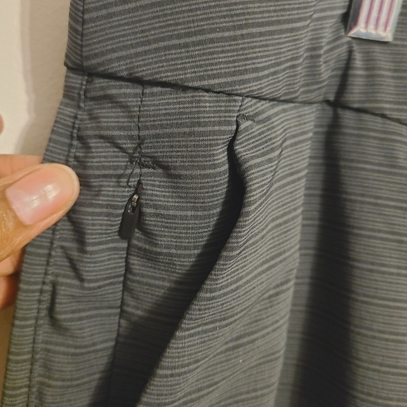 Hang Ten | Men's Gray and Black Striped Hiking or Athleisure Shorts (Size 40) - Picture 5 of 13